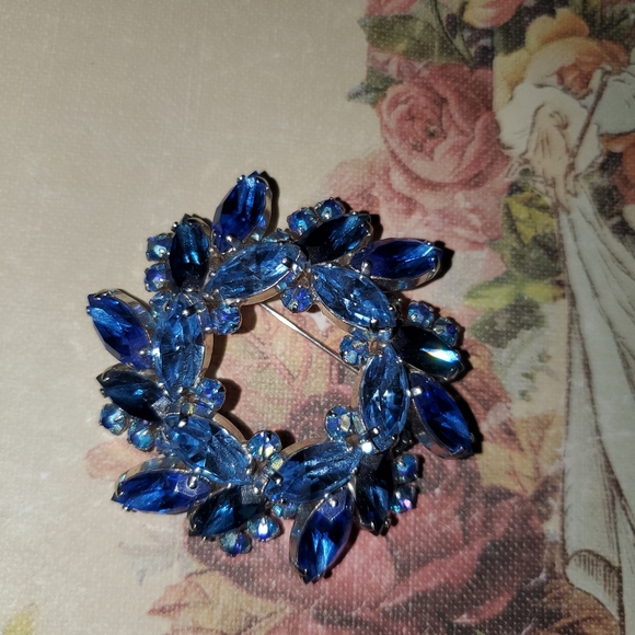 Jewelry - Stunning Chunky  Blue  Prong Set Rhinestone Brooch Pin